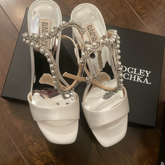 Badgley Mischka Korina Satin and Pearl Block Heel - Picture 5 of 5